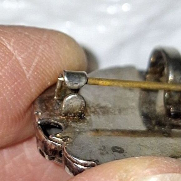 A Vintage Best Brooch Pin Pendant Bunny Rabbit Collectible Costume Jewelry - Picture 6 of 9